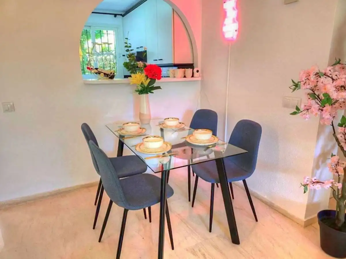 Menjador de Apartament en venda en Estepona amb Aire condicionat, Jardí privat i Terrassa