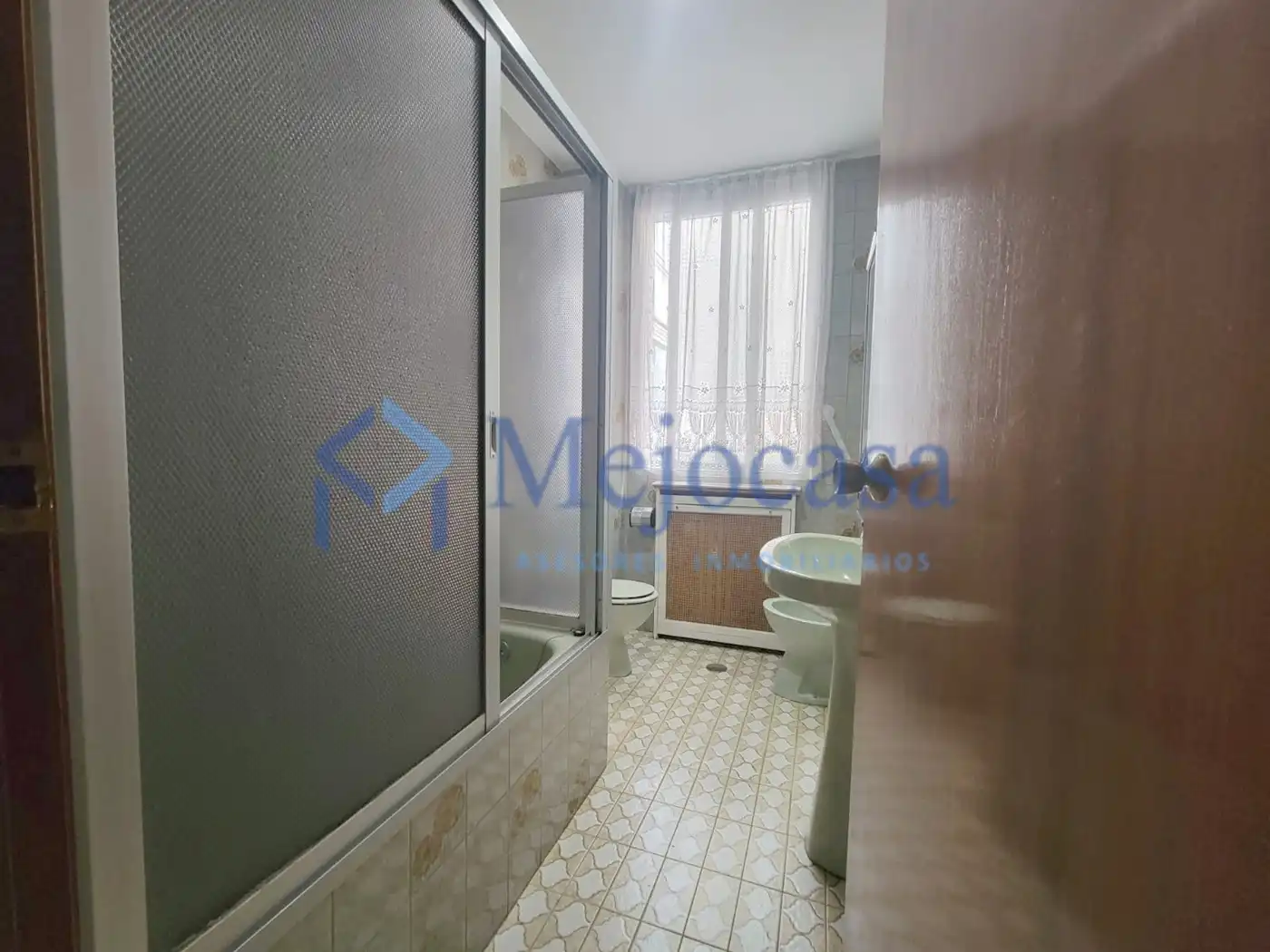Bathroom of Flat for sale in Madrid  with Heating, Parquet flooring and Terrace