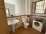 Bany de Casa o xalet en venda en Monturque amb Terrassa i Balcó