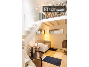 Flat with balcony to rent in Chamberí