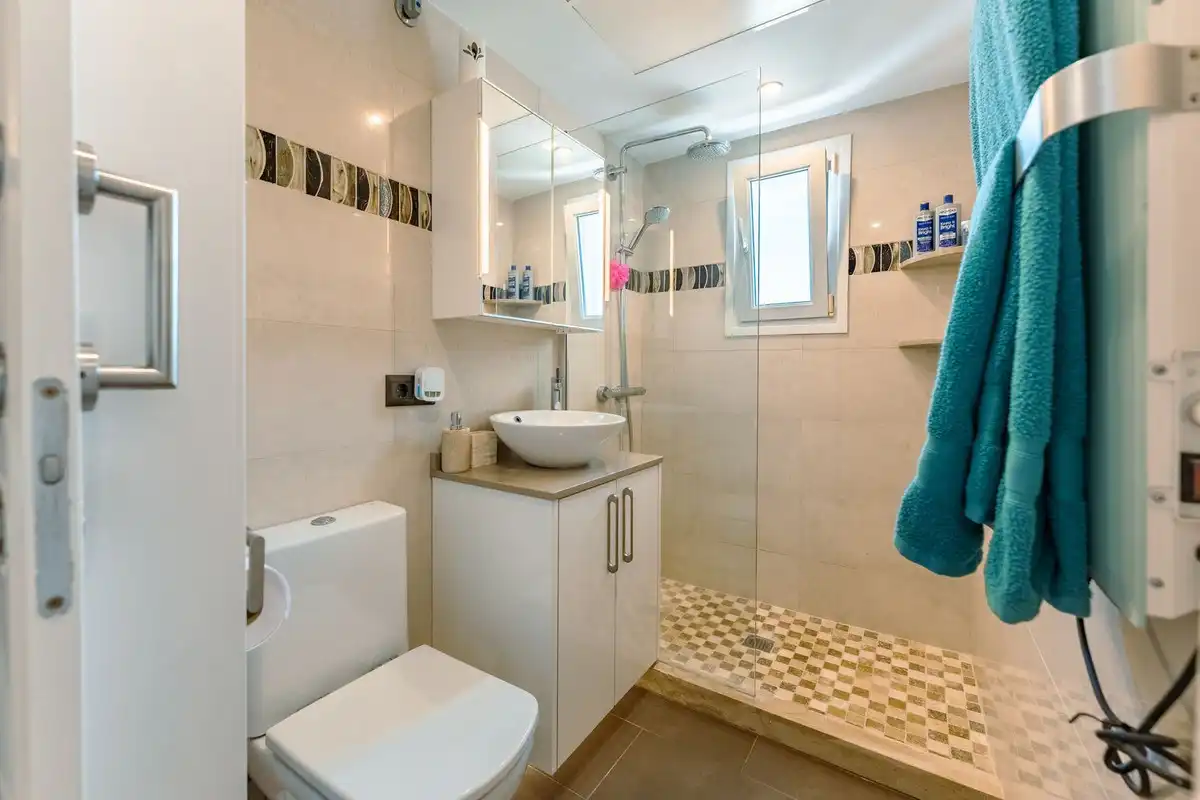 Bany de Casa o xalet en venda en Estepona amb Aire condicionat, Jardí privat i Terrassa