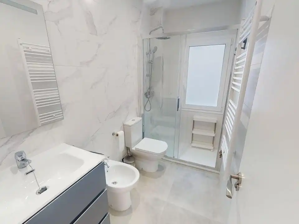 Bathroom of Flat for share in Centro