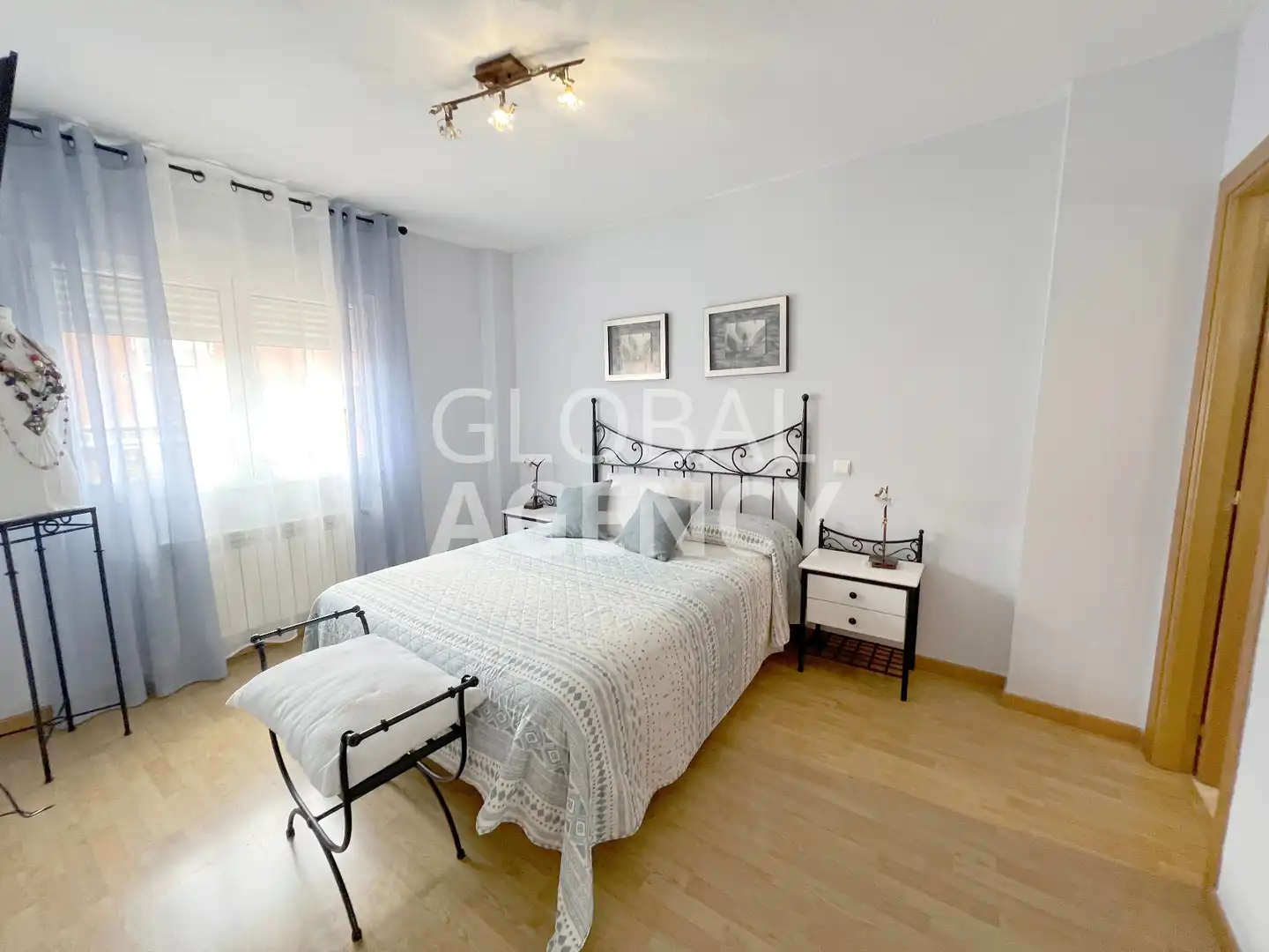 Habitación de Casa adosada en venta en Torrejón del Rey con Calefacción, Jardín privado y Horno