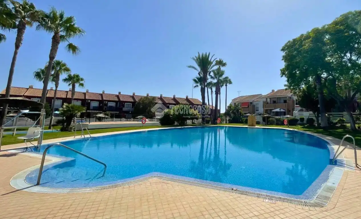 Piscina de Ático en venta en Chiclana de la Frontera con Trastero y Balcón