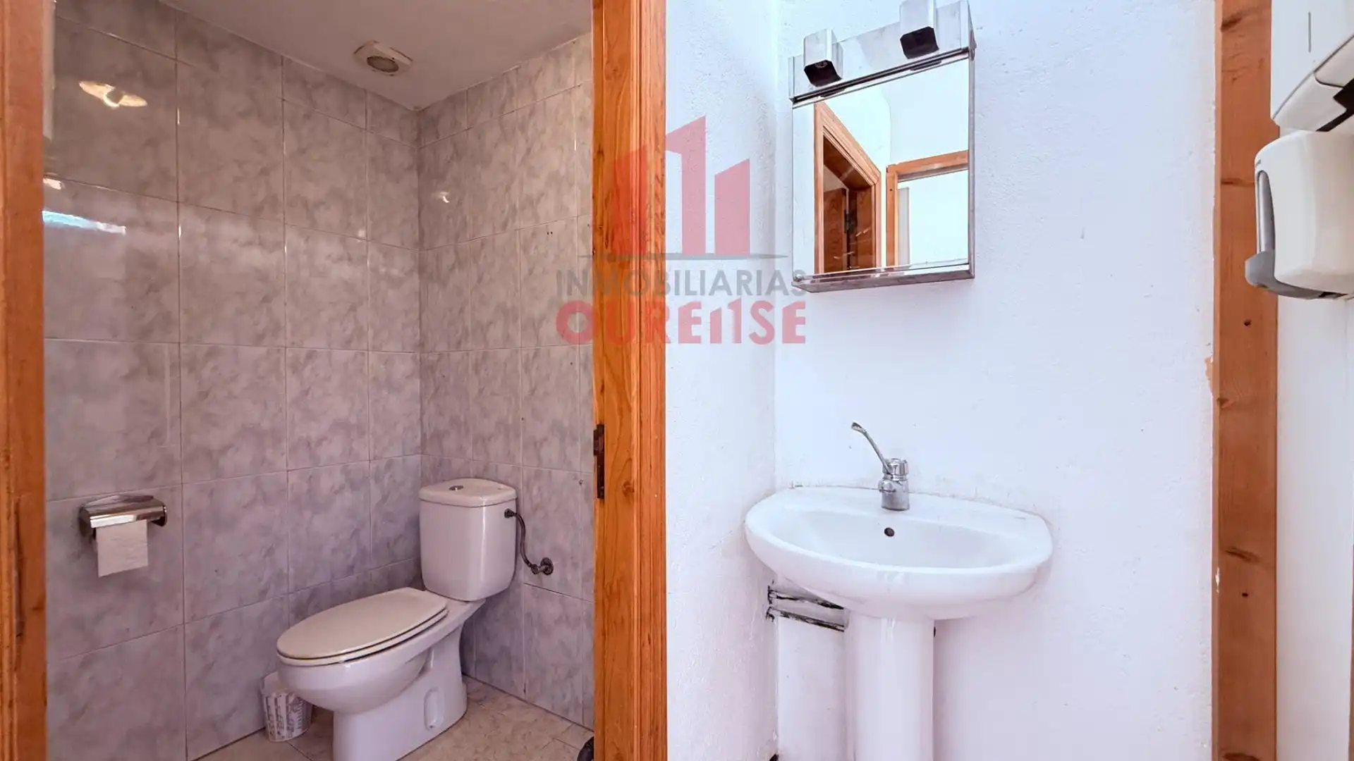 Baño de Local de alquiler en Ourense Capital 