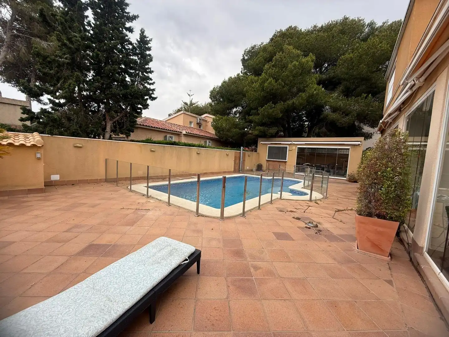 Piscina de Finca rústica en venda en Orihuela amb Jardí privat, Piscina i Piscina comunitària
