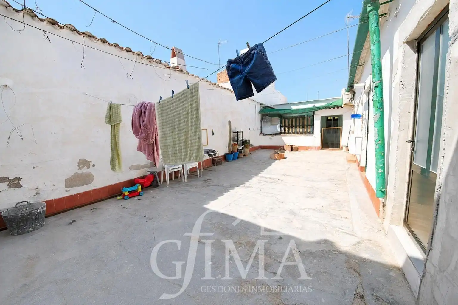 Exterior view of Houses for sale in Tomelloso  with Heating, Terrace and Storage room