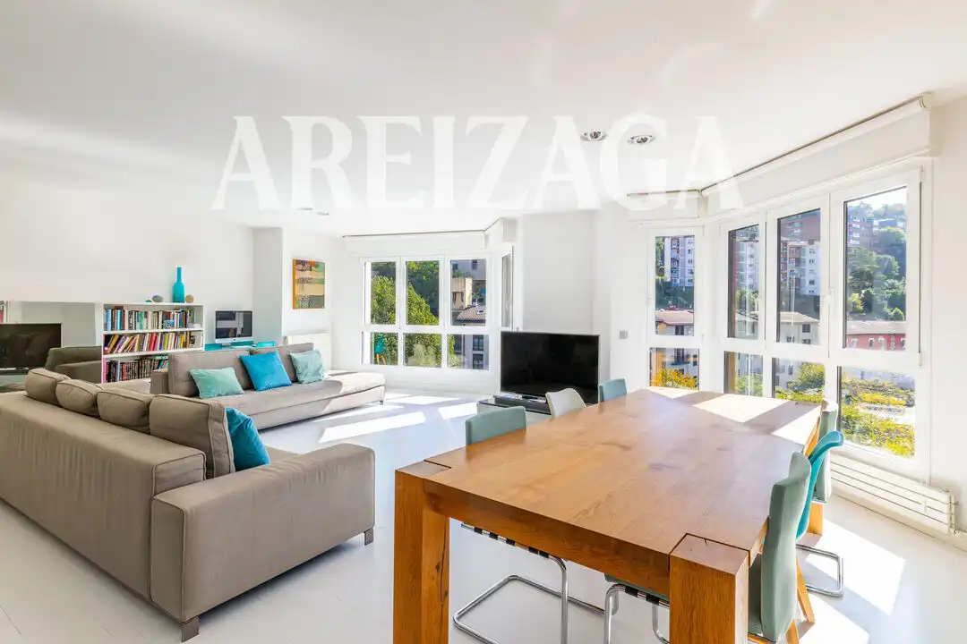 Living room of Flat for sale in Donostia - San Sebastián   with Heating, Terrace and Balcony