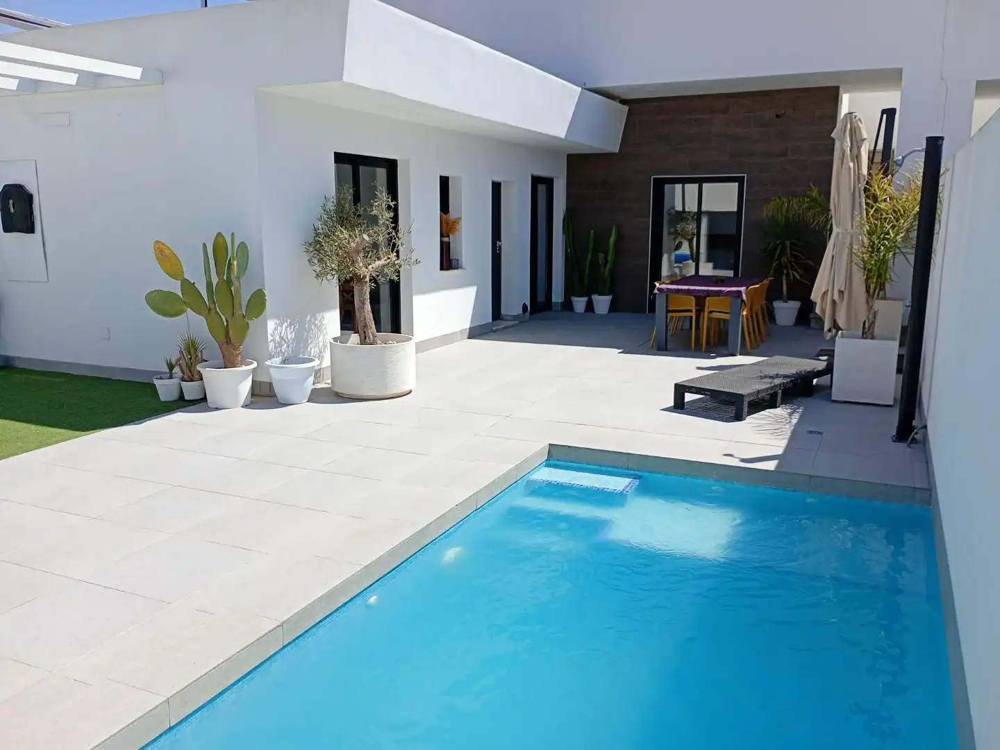 House with garden for sale in Calle Fernando Rey 8