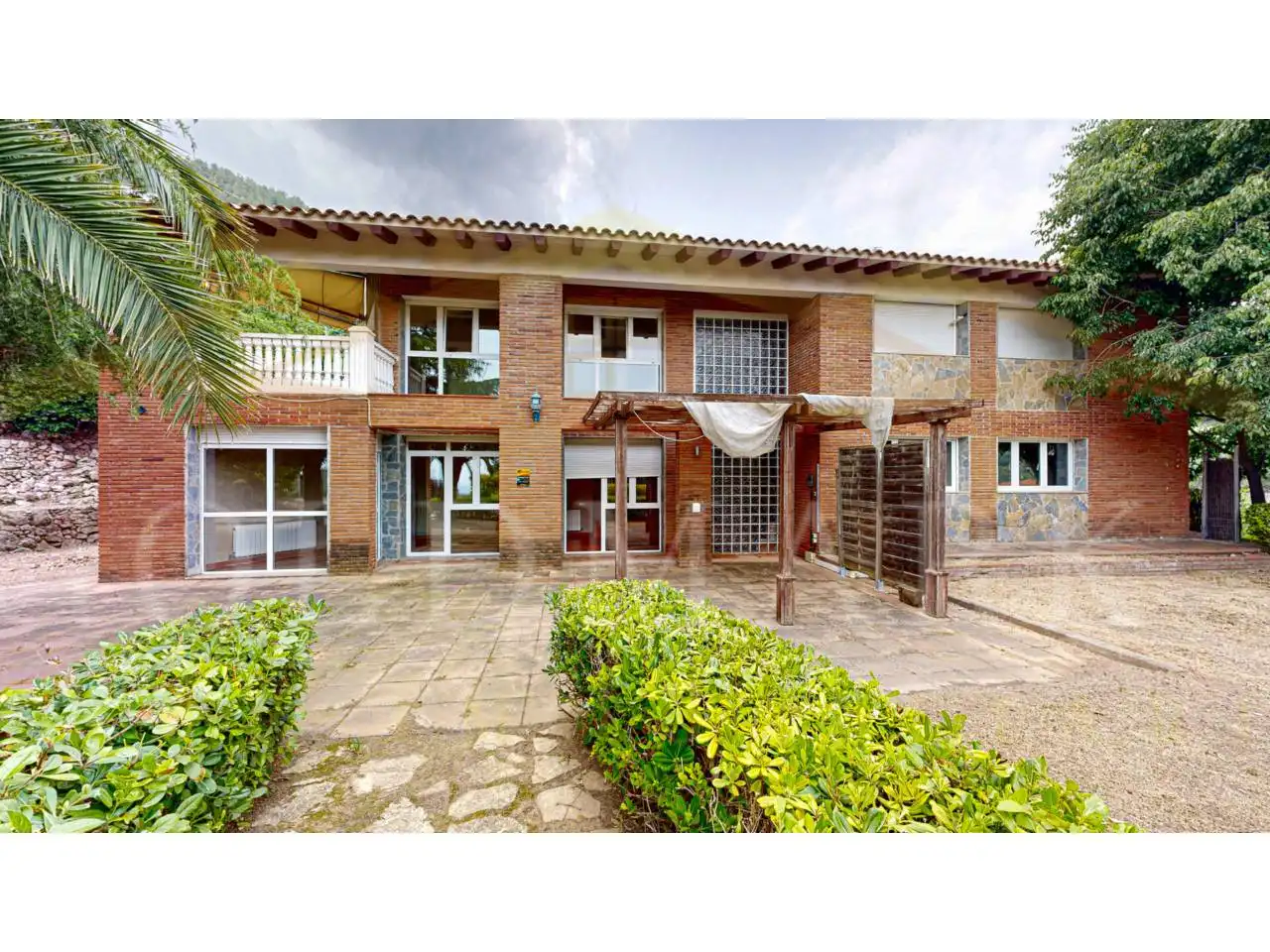Vista exterior de Casa o xalet en venda en Corbera de Llobregat amb Aire condicionat, Calefacció i Jardí privat