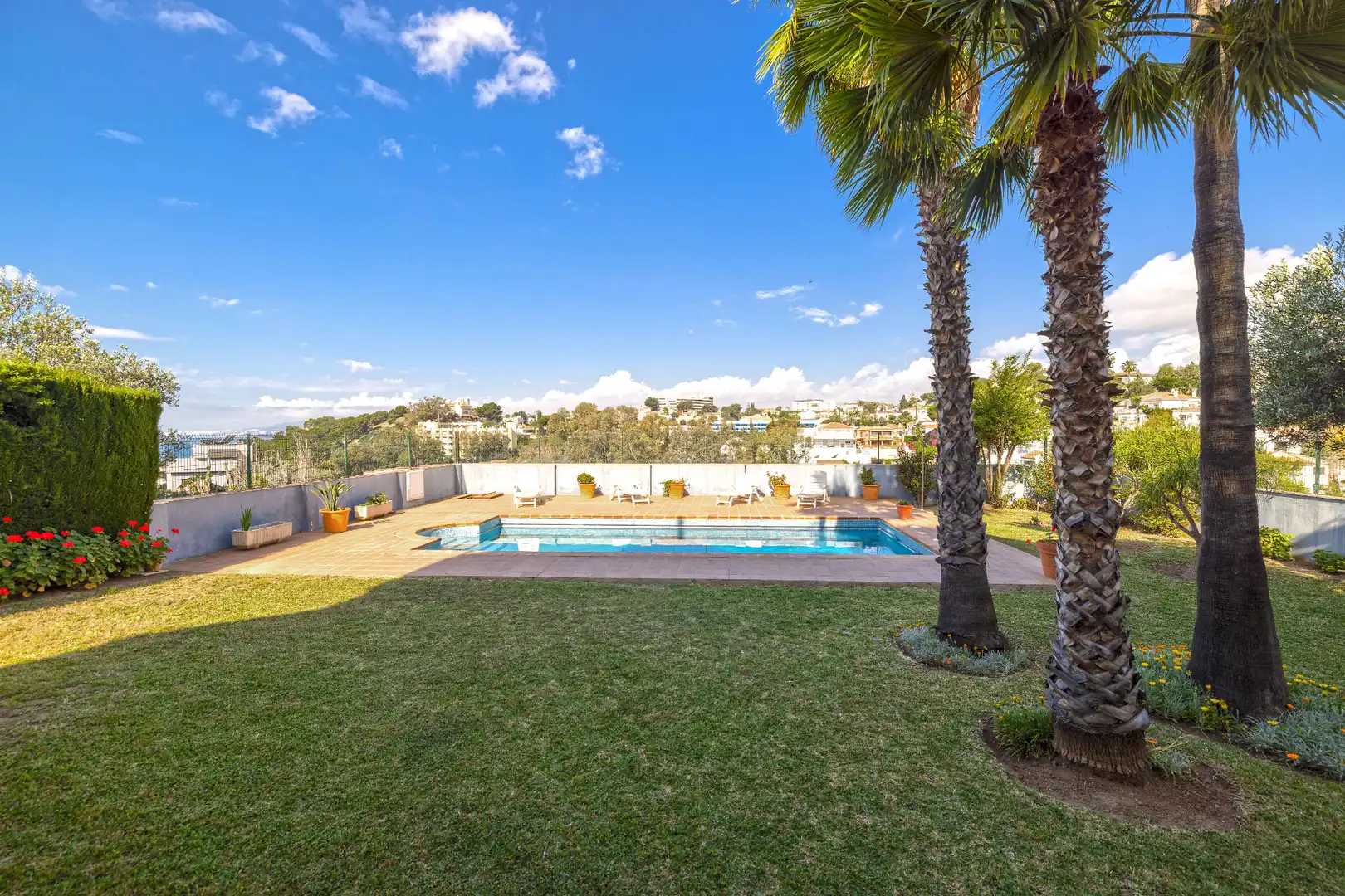 Piscina de Casa o chalet en venta en Málaga con Jardín privado, Terraza y Piscina