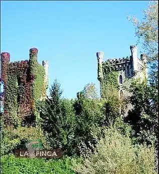 Vista exterior de Casa adosada en venda en Oviedo  amb Calefacció