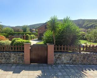 Jardí de Casa o xalet en venda en Guriezo amb Calefacció, Jardí privat i Piscina