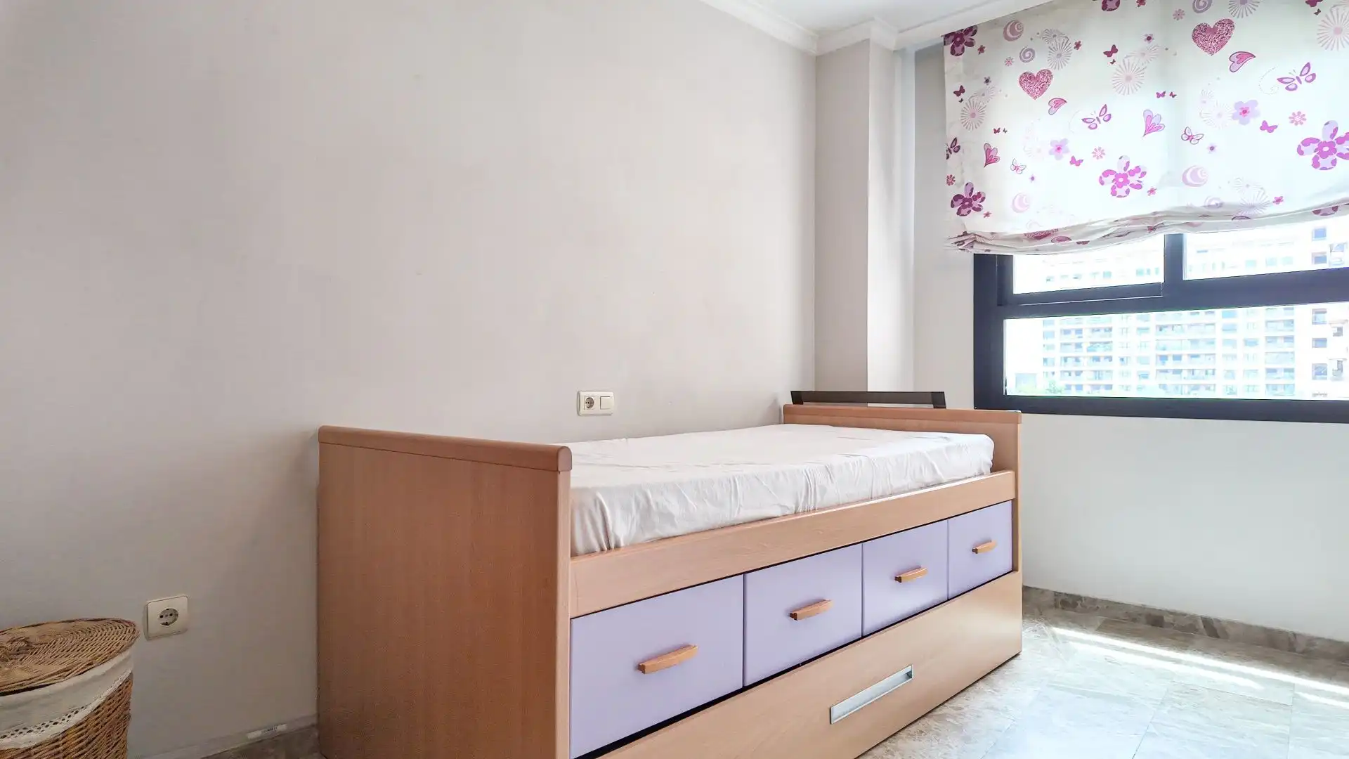 Bedroom of Flat for rent in Valencia  with Air Conditioner, Heating and Terrace