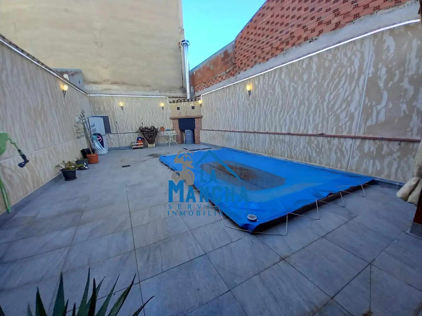 Piscina de Casa o xalet en venda en Madrigueras amb Piscina i Moblat