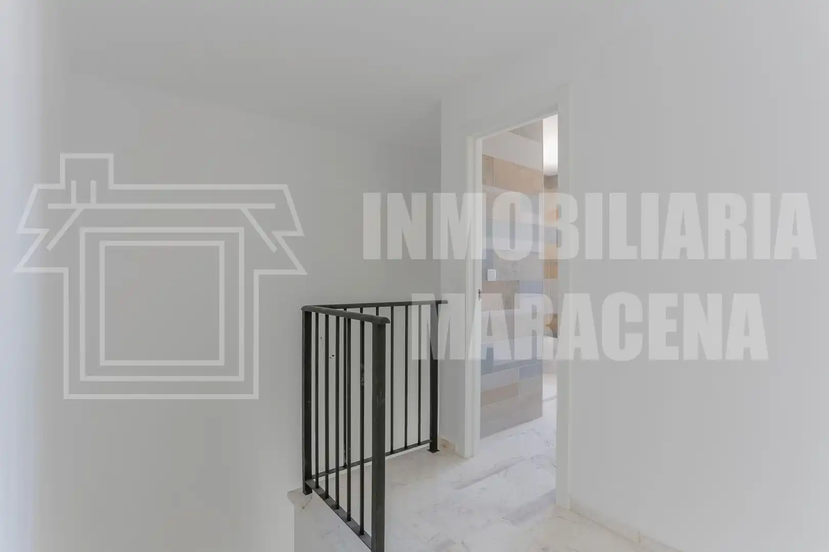 Casa adosada en venta en Láchar