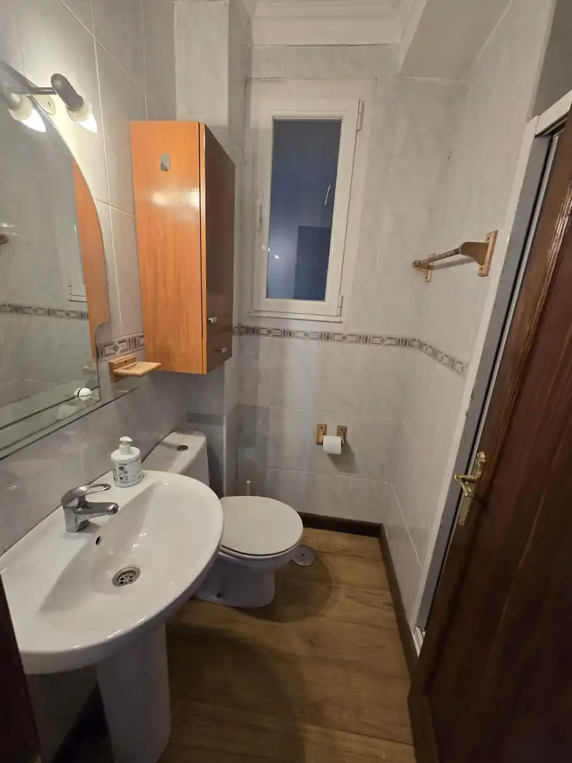 Baño de Piso de alquiler en Vigo  con Calefacción, Parquet y Amueblado