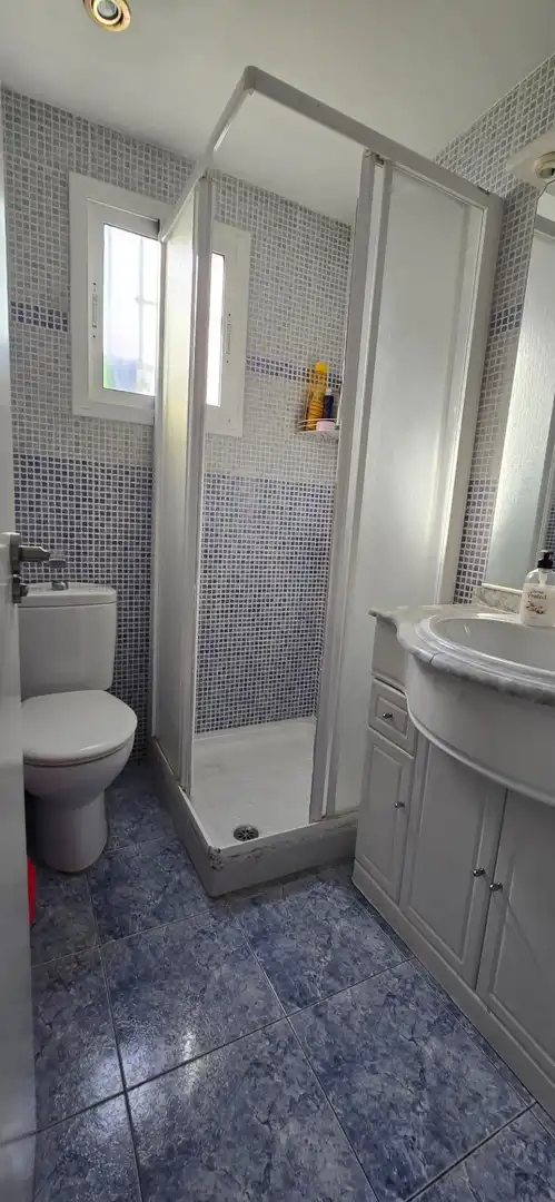 Baño de Piso de alquiler en Valencia con Aire acondicionado, Amueblado y Balcón