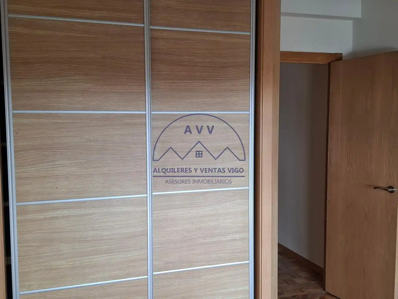 Flat for rent in Vigo   with Parquet flooring