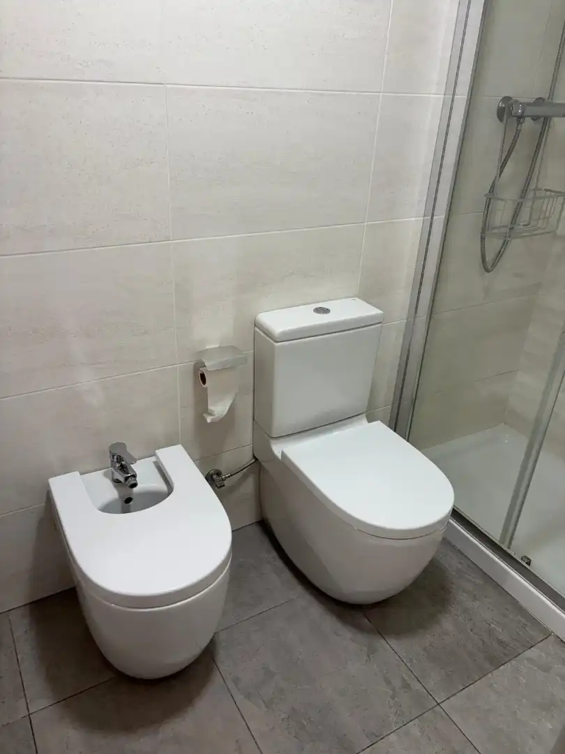 Bathroom of Flat for rent in Valencia  with Air Conditioner, Heating and Terrace