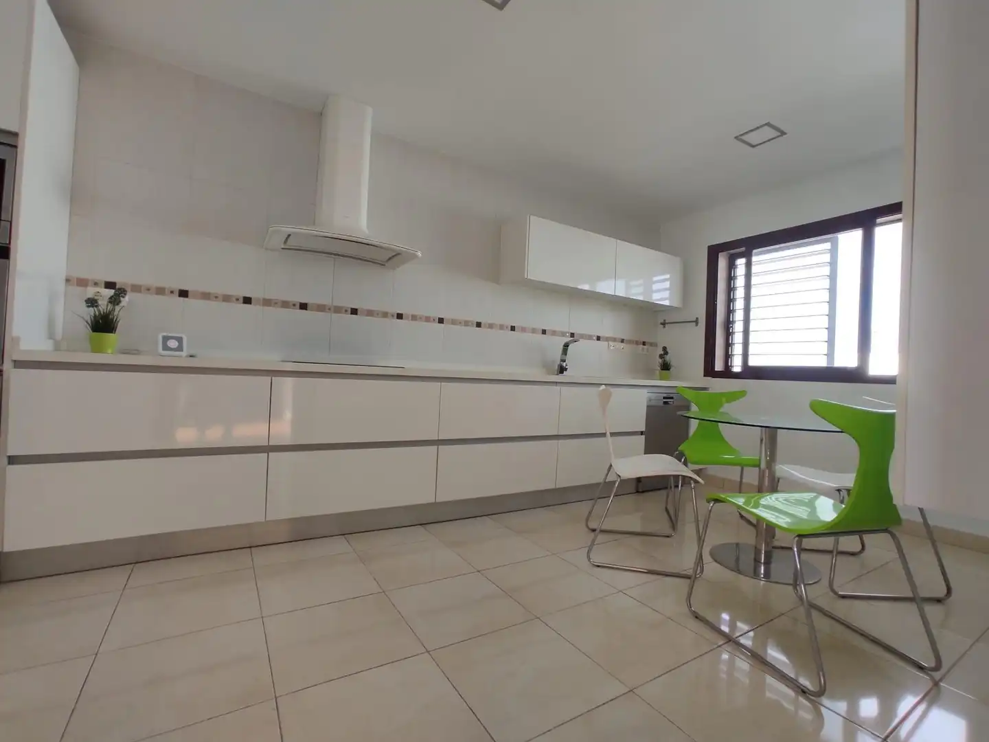 Cocina de Casa o chalet de alquiler en Montequinto con Aire acondicionado, Calefacción y Jardín privado