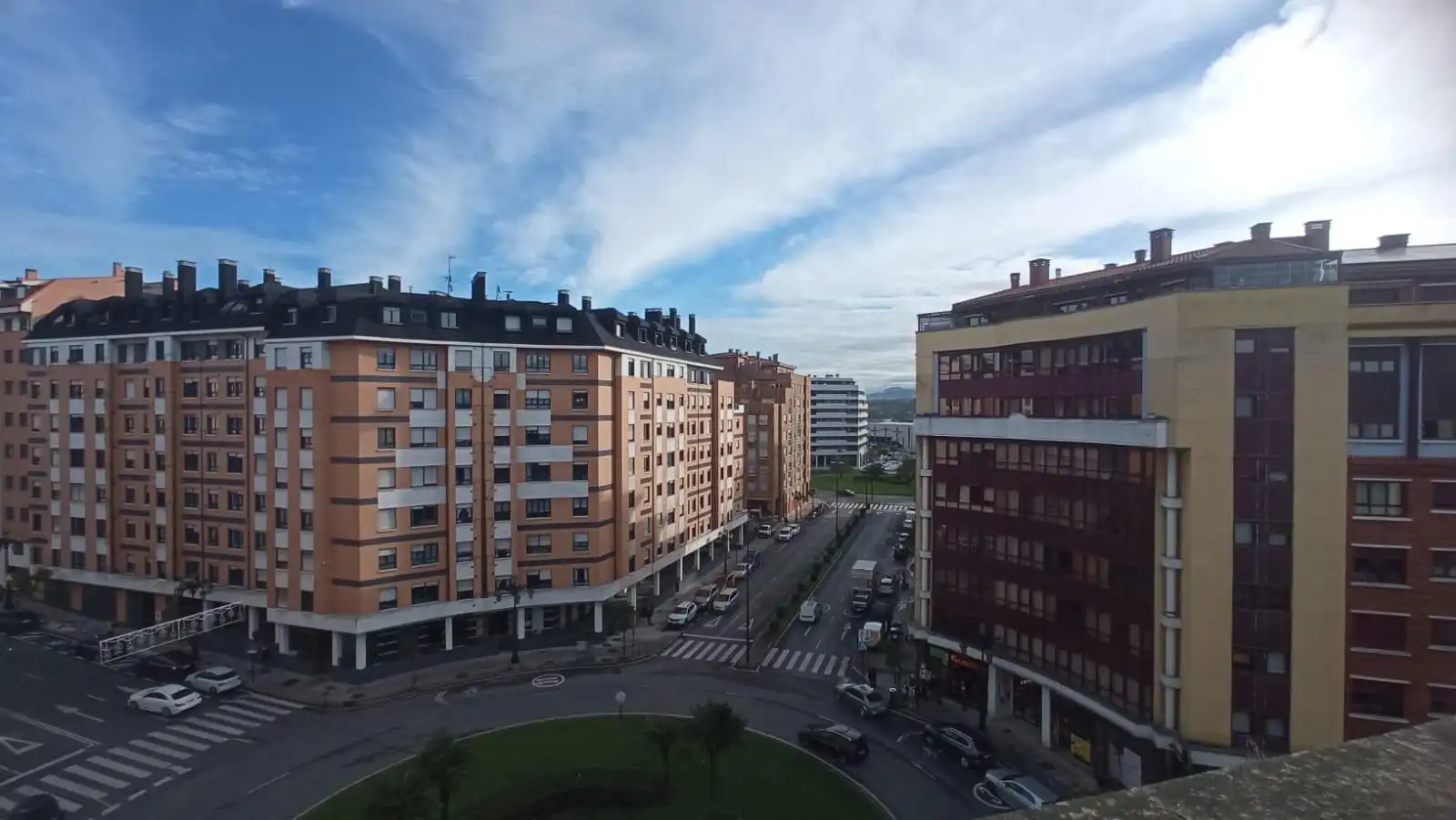 Vista exterior de Ático de alquiler en Oviedo  con Calefacción, Terraza y Trastero