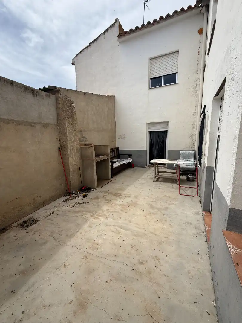 Houses for sale in Lezuza  with Private garden, Terrace and Furnished