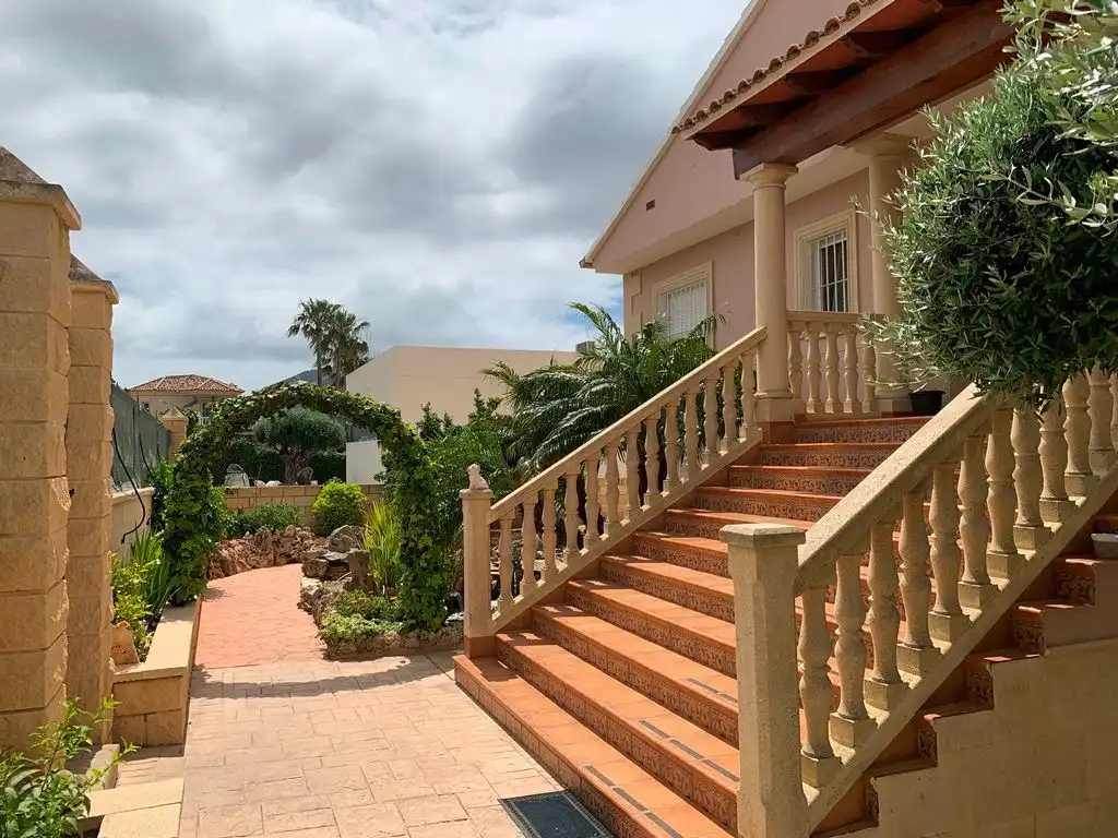 Casa o chalet en venta en L'Alfàs del Pi con Aire acondicionado, Calefacción y Jardín privado