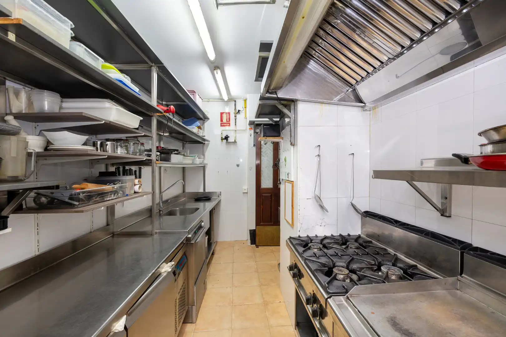 Cuina de Local en venda en Granada amb Aire condicionat, Moblat i Alarma