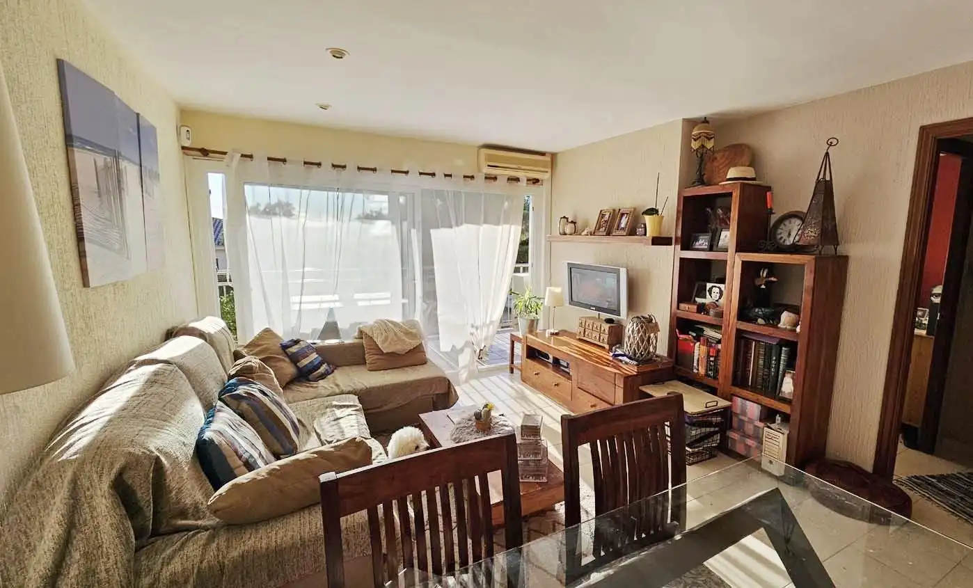 Sala d'estar de Apartament en venda en Sant Feliu de Guíxols amb Aire condicionat, Calefacció i Jardí privat