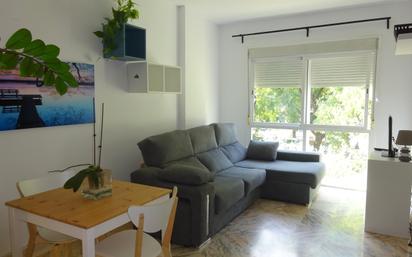 Living room of Apartment to rent in  Sevilla Capital  with Air Conditioner, Furnished and Oven