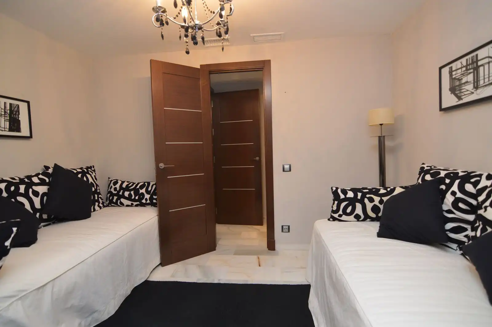 Habitación de Piso en venta en Marbella con Aire acondicionado, Terraza y Amueblado