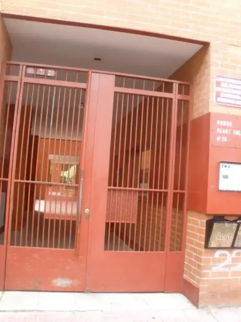 Vista exterior de Piso en venta en Alcalá de Henares con Jardín privado, Piscina y Amueblado
