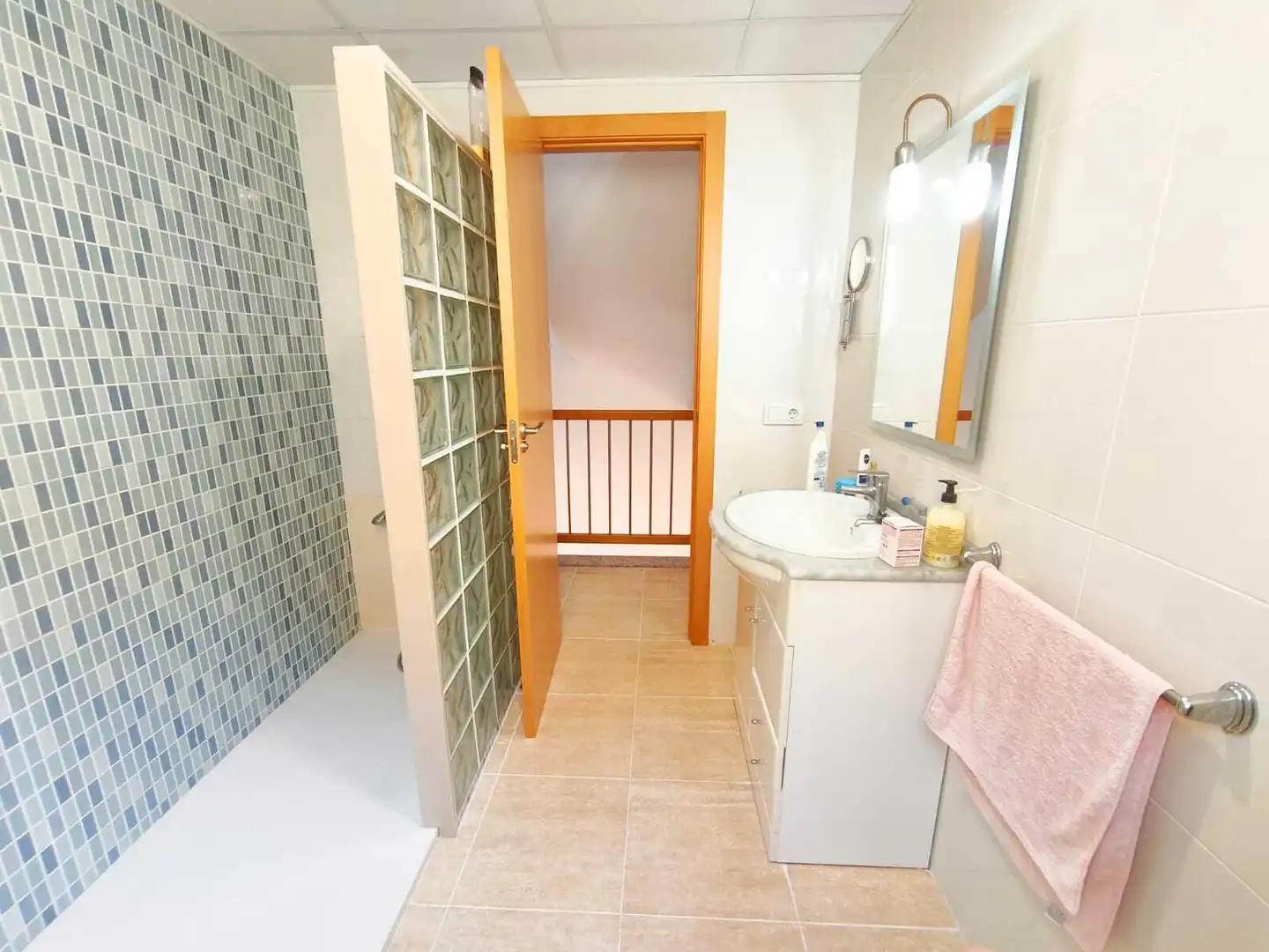 Bany de Pis de lloguer en Favara amb Terrassa, Piscina i Balcó