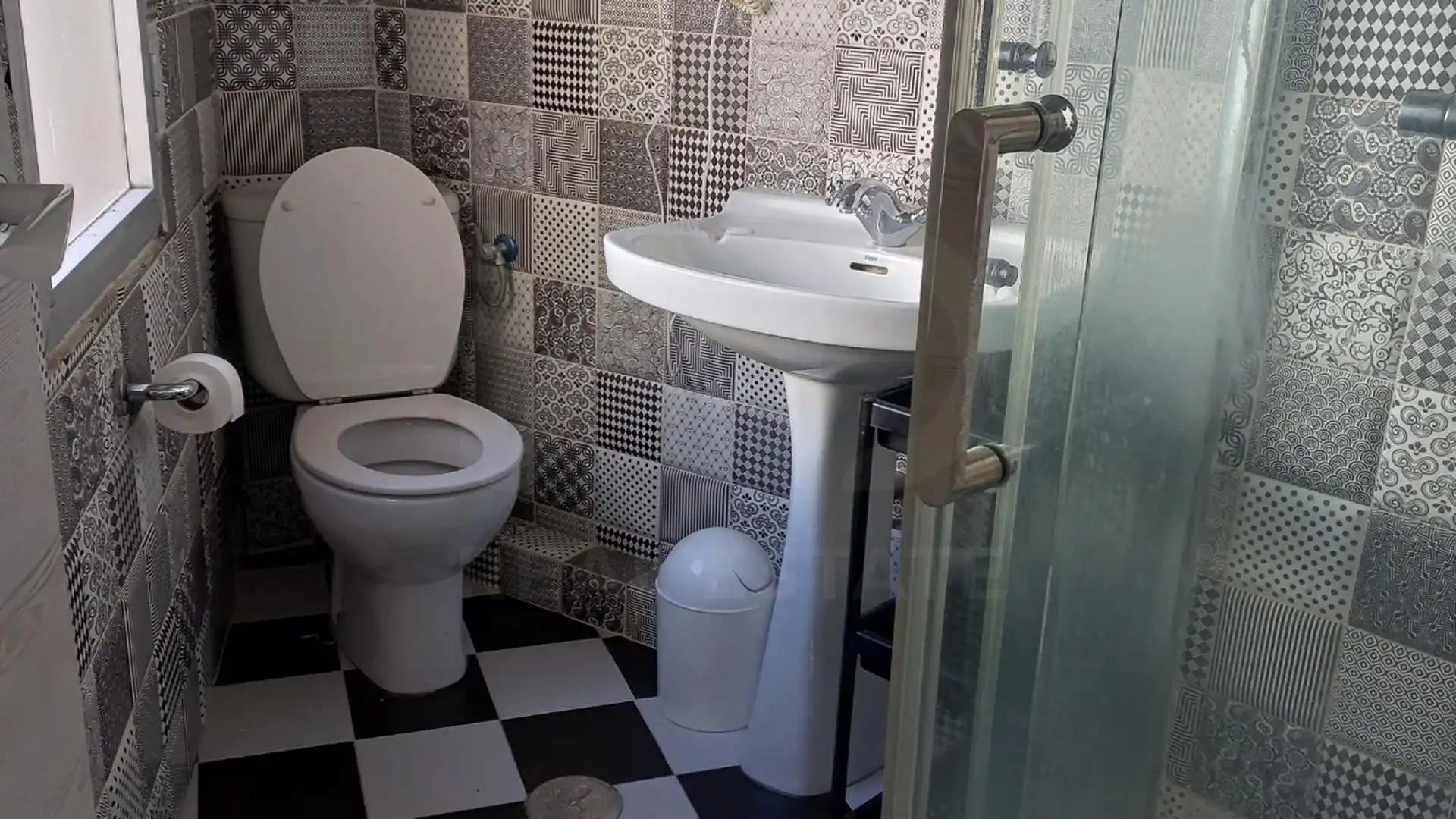 Badezimmer von Wohnung zur Miete in Madrid mit Klimaanlage