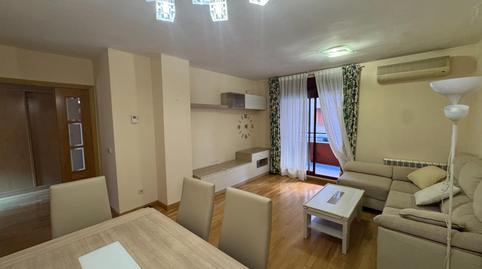 Foto 2 de Piso de alquiler en Calle Dehesillas, El Nido - Las Fuentes, Parla