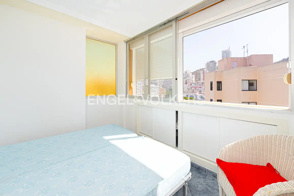 Habitación de Apartamento de alquiler en Benidorm con Terraza, Amueblado y Piscina comunitaria