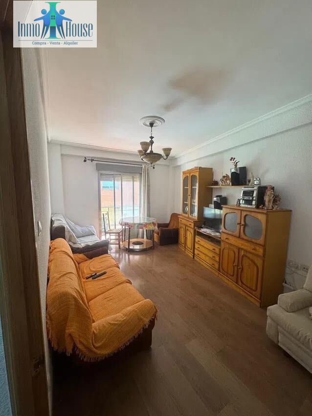 Sala d'estar de Pis en venda en  Albacete Capital amb Balcó