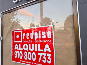 Locale commerciale in affitto a del Manzanares