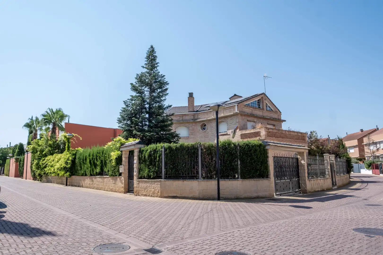 Vista exterior de Casa o xalet en venda en Zaragoza amb Jardí privat, Terrassa i Traster