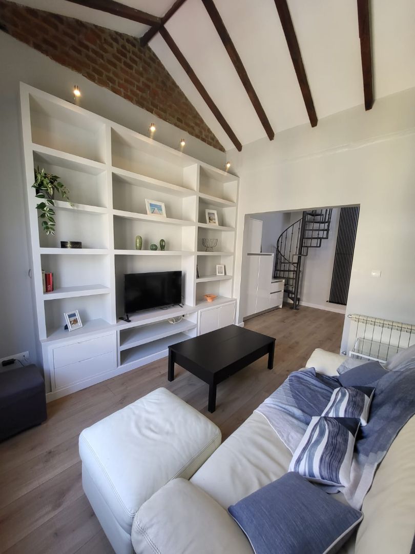 Sala d'estar de Dúplex de lloguer en  Madrid Capital amb Aire condicionat, Calefacció i Parquet