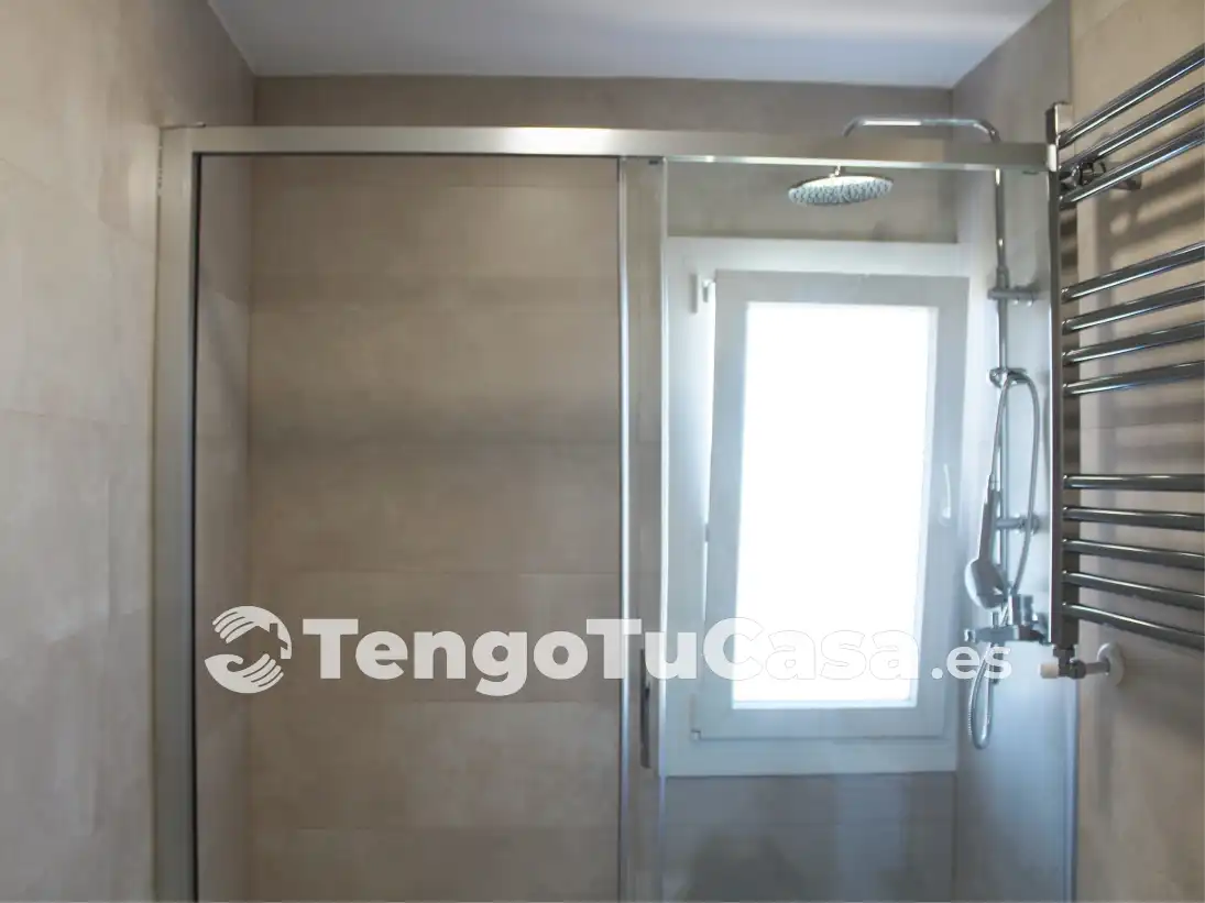 Badezimmer von Wohnung zum Verkauf in Madrid mit Klimaanlage, Heizung und Parkett