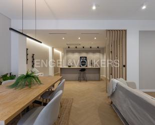 Sala d'estar de Apartament en venda en  Valencia Capital amb Aire condicionat, Piscina i Balcó