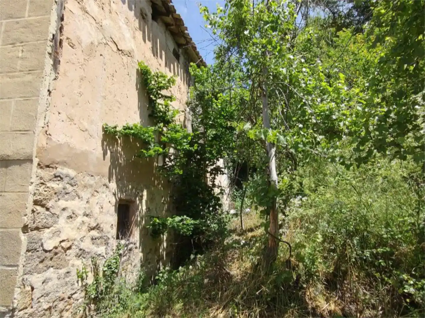 Vista exterior de Pis en venda en Pradoluengo amb Jardí privat i Balcó