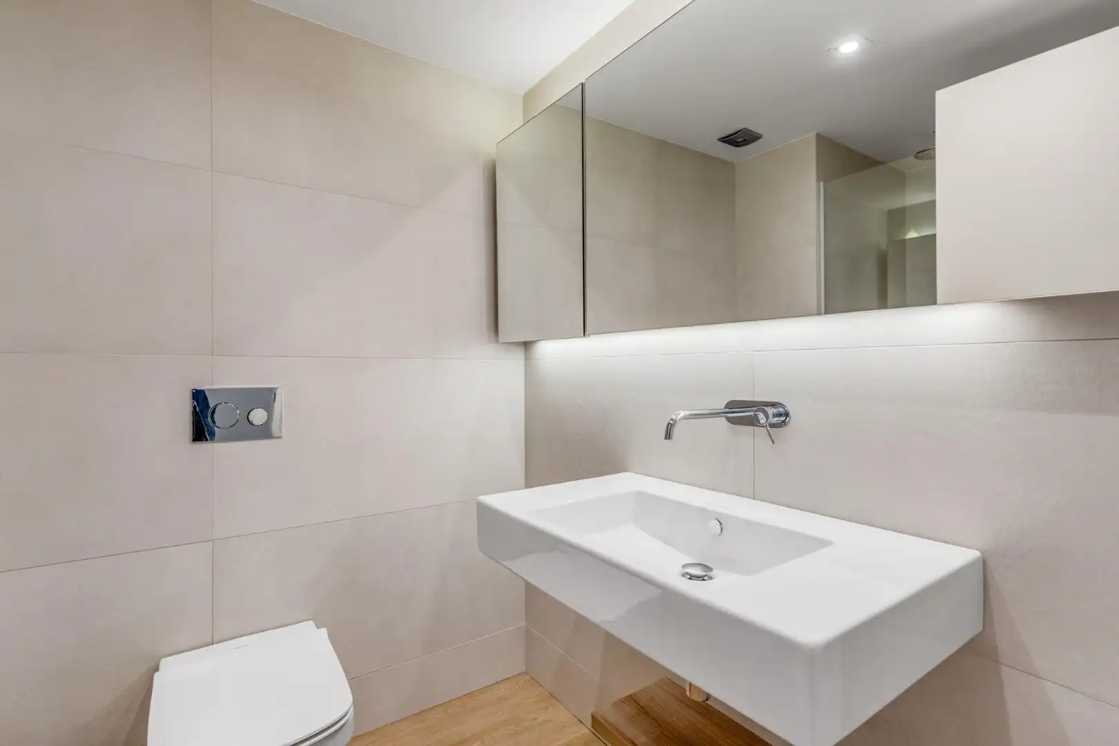 Bathroom of Flat for rent in Barcelona  with Air Conditioner, Heating and Parquet flooring