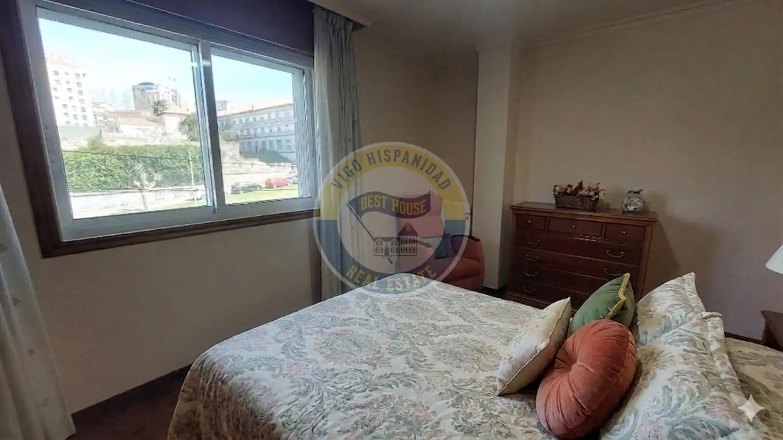 Habitación de Piso en venta en Vigo  con Calefacción, Parquet y Trastero
