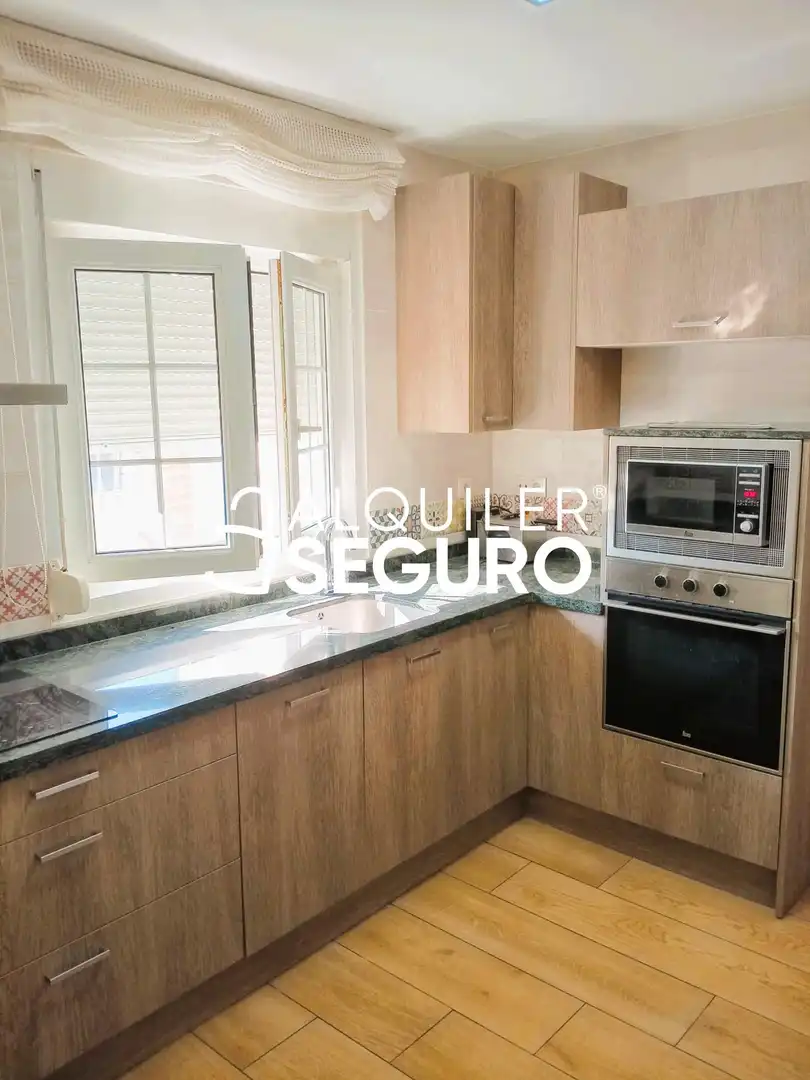 Cocina de Casa o chalet de alquiler en Aldeamayor de San Martín con Aire acondicionado, Calefacción y Terraza