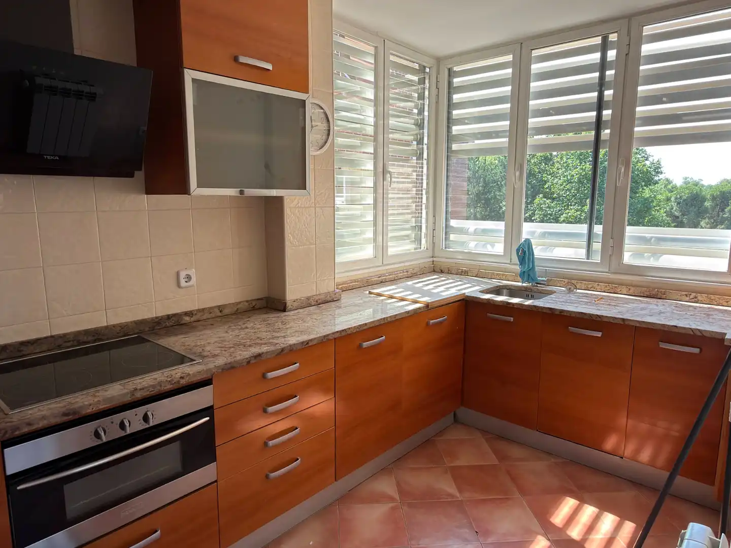 Kitchen of Flat for rent in Madrid  with Air Conditioner, Heating and Parquet flooring