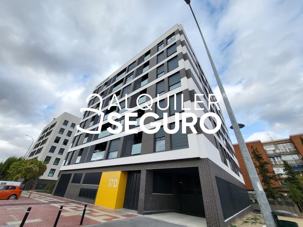 Vista exterior de Piso de alquiler en Móstoles con Calefacción, Terraza y Piscina