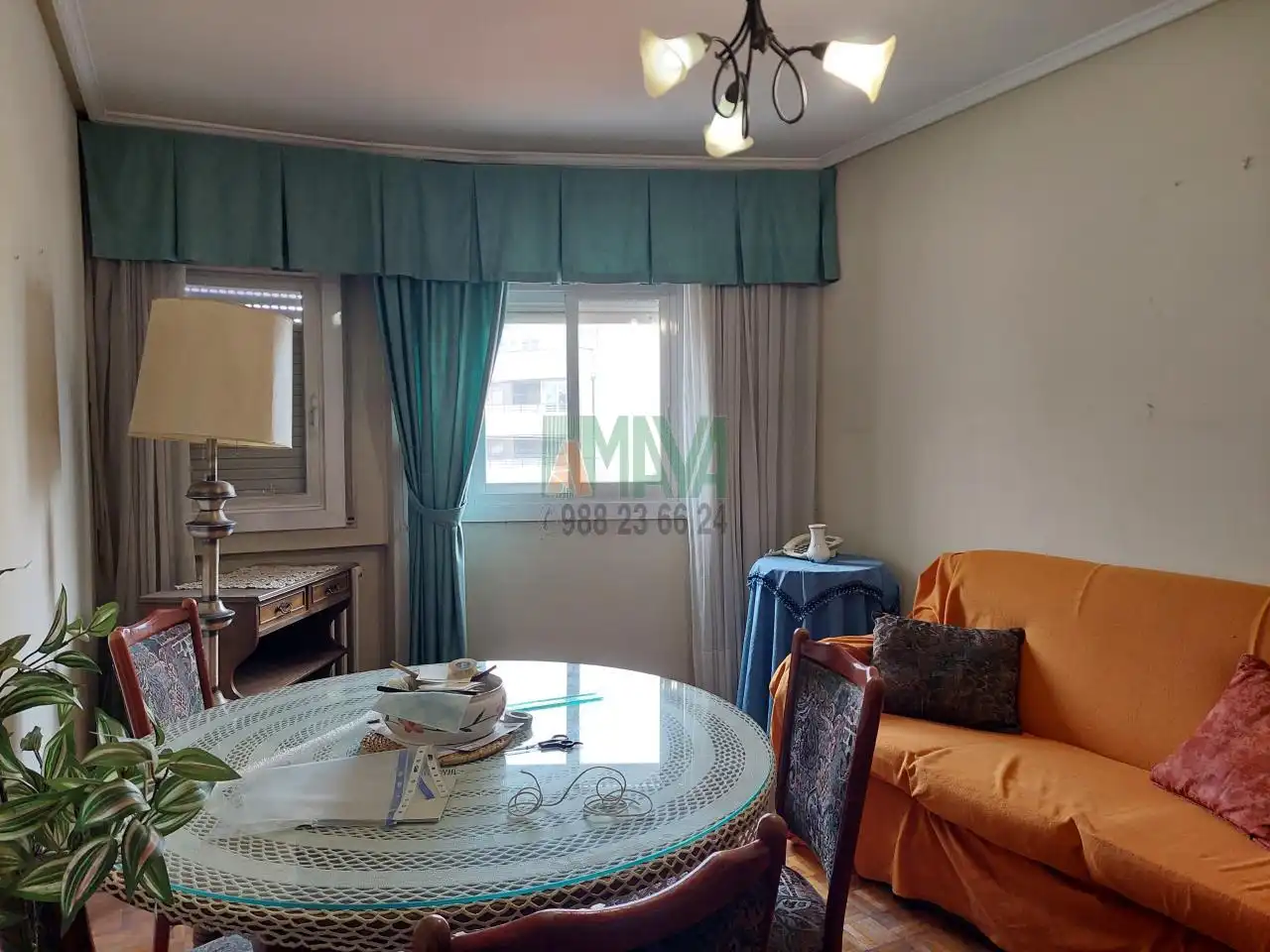 Sala d'estar de Pis en venda en Ourense Capital  amb Calefacció, Parquet i Terrassa